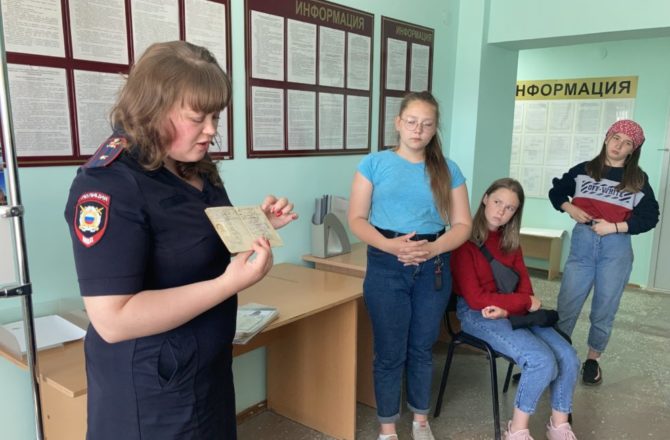 Соликамские гимназисты побывали на экскурсии в паспортном столе